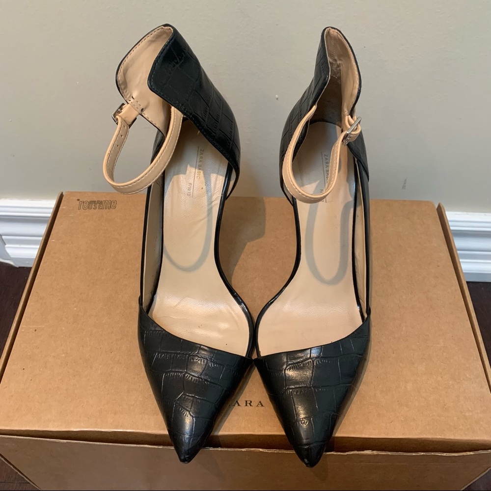 ⭐️ Zara Genuine Leather Croc Pumps